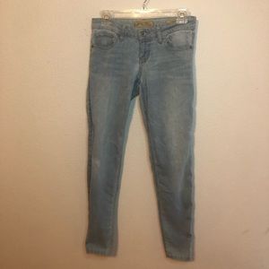 Light Wash VINTAGE Gold Tag GUESS Skinny Jeans